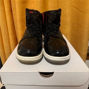 Women’s air Jordan 1 rebel size 8